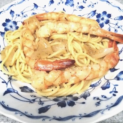 クリスマスメニューを何かしようと思い、エビはあるし、パスタ食べたくなって作りました。
美味しかったです。家にあるものだけで作ったので、パセリは無しですが…